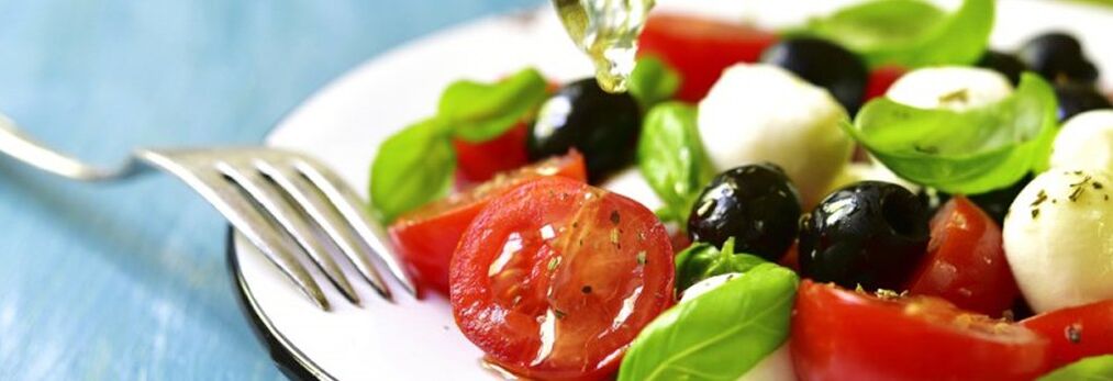 A ensalada de vexetais forma parte da dieta mediterránea